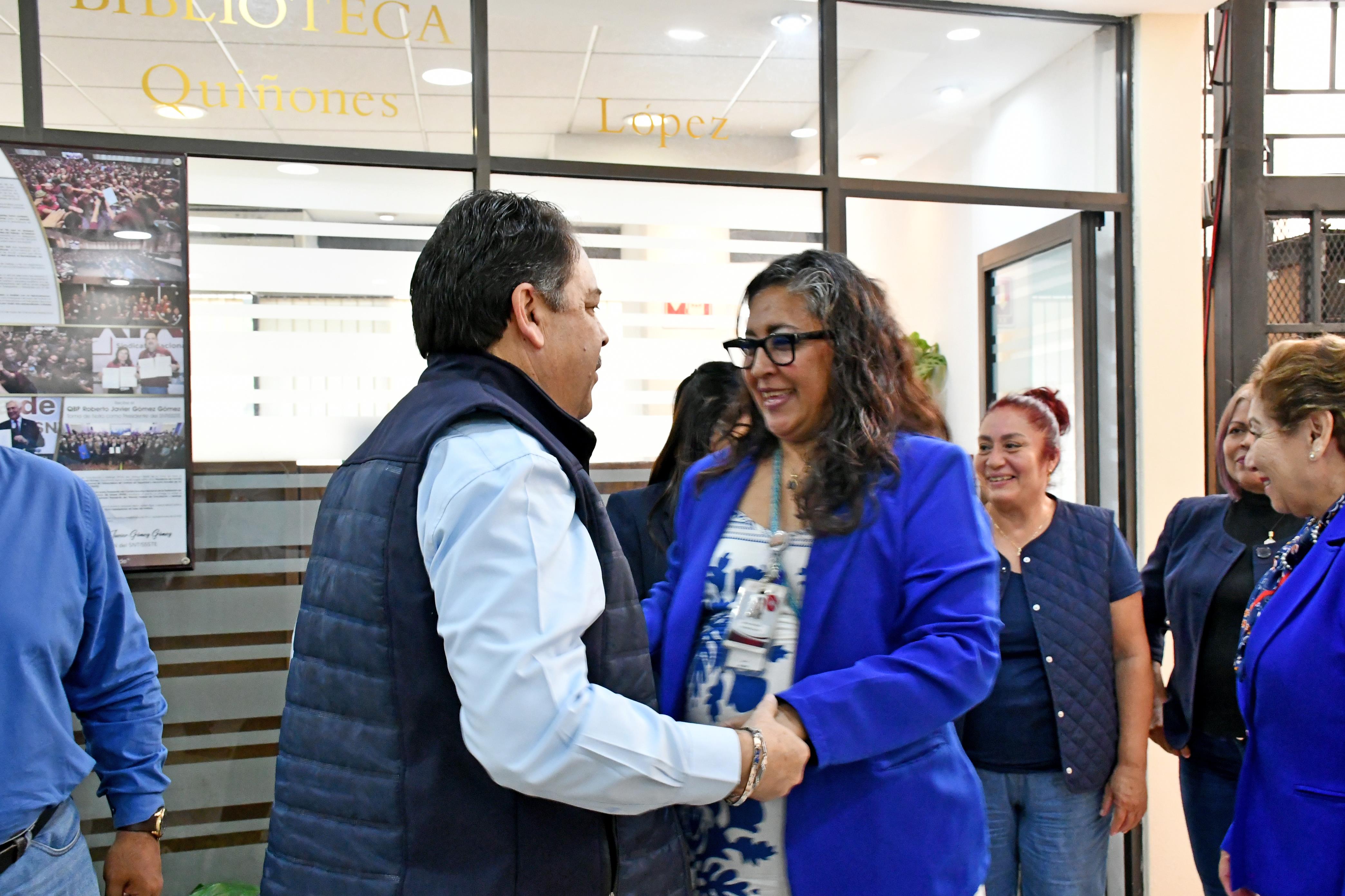 El Químico Roberto Javier Gómez Gómez saluda a integrantes del Comité Nacional Electoral y Secretarios Generales 